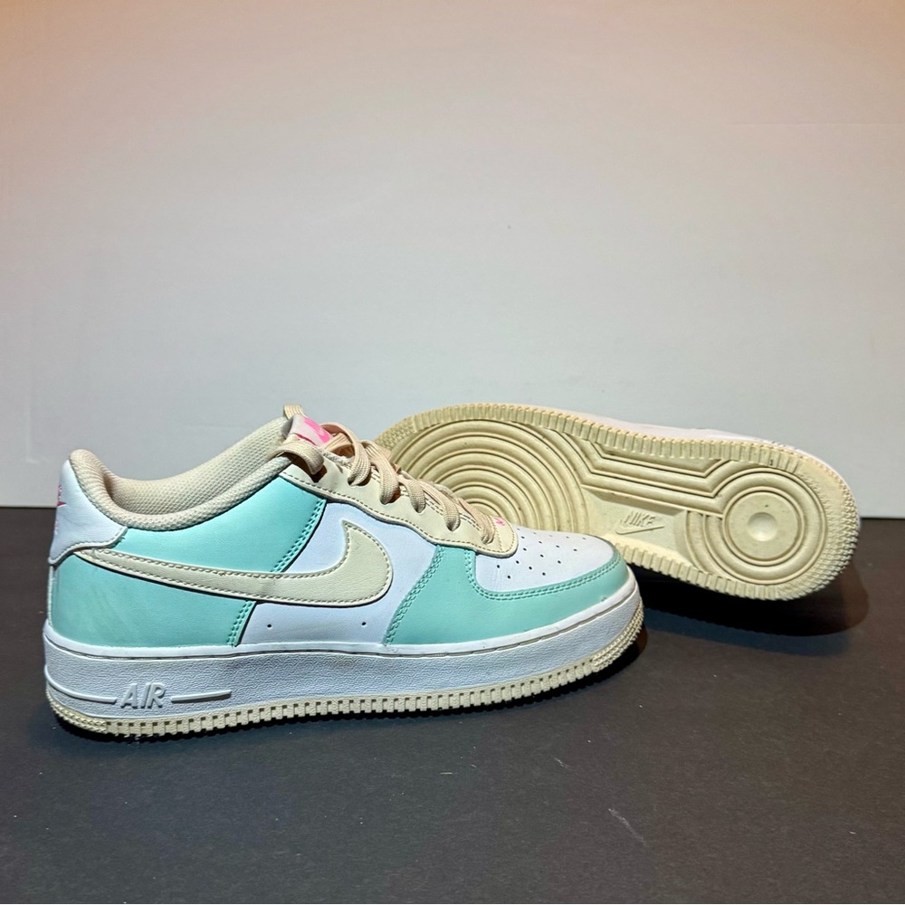 Nike Kids Sneakers in Mint and Cream